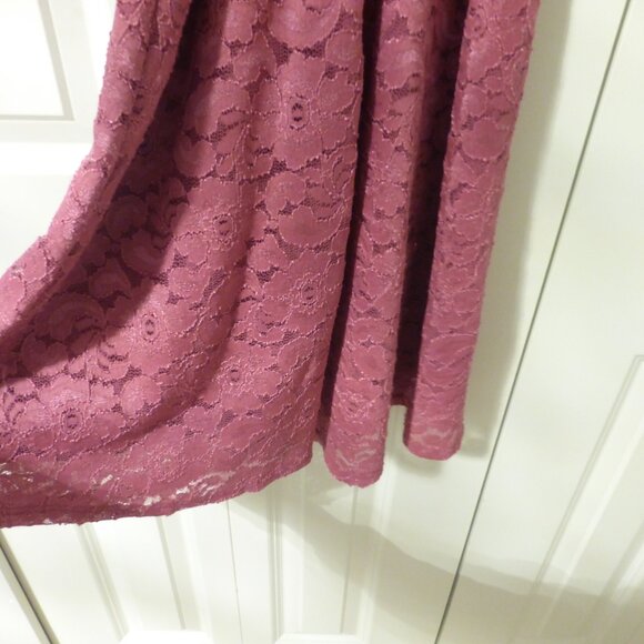 LE CHATEAU pink lace skater dress with removable black satin belt - Picture 12 of 12